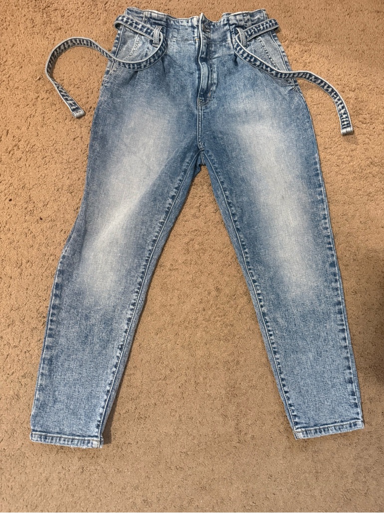 Eunina Light Wash Super High Rise Crop Jeans With Tie Belt